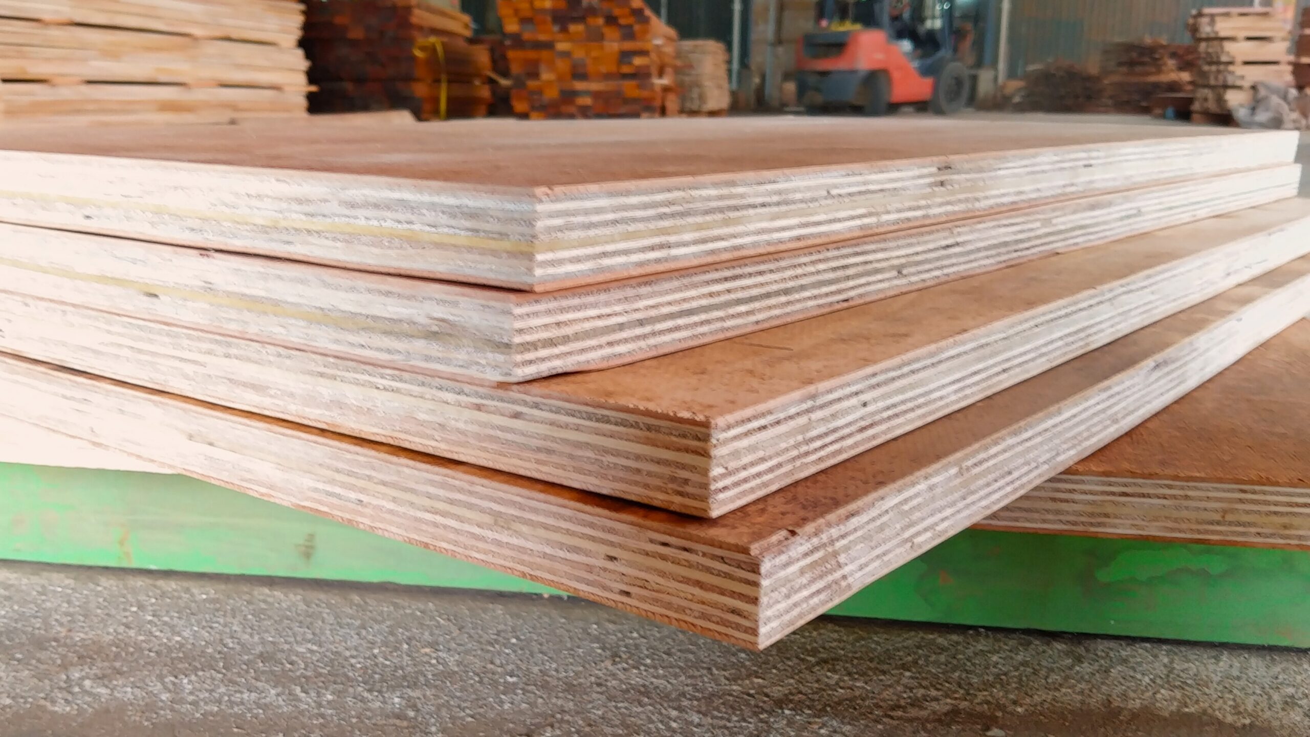 Plywood,With,A,Thickness,Of,2.8,Cm,Is,Usually,Used
